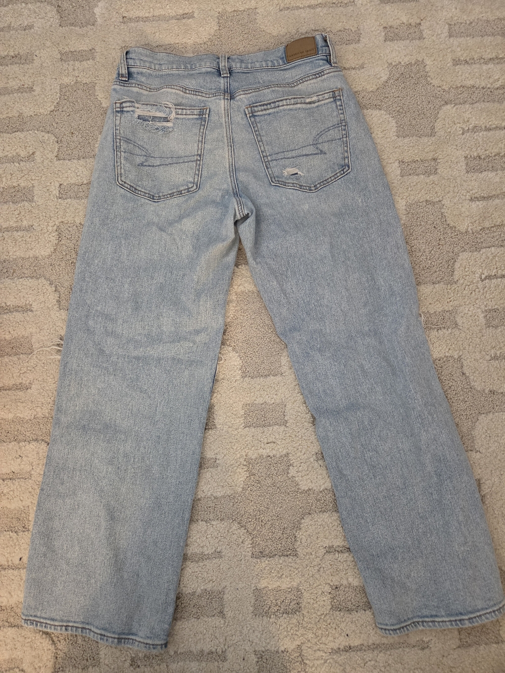 American Eagle Outfitters Light Blue Ripped Straight Leg Jeans. Size 2 Short - Picture 4 of 4